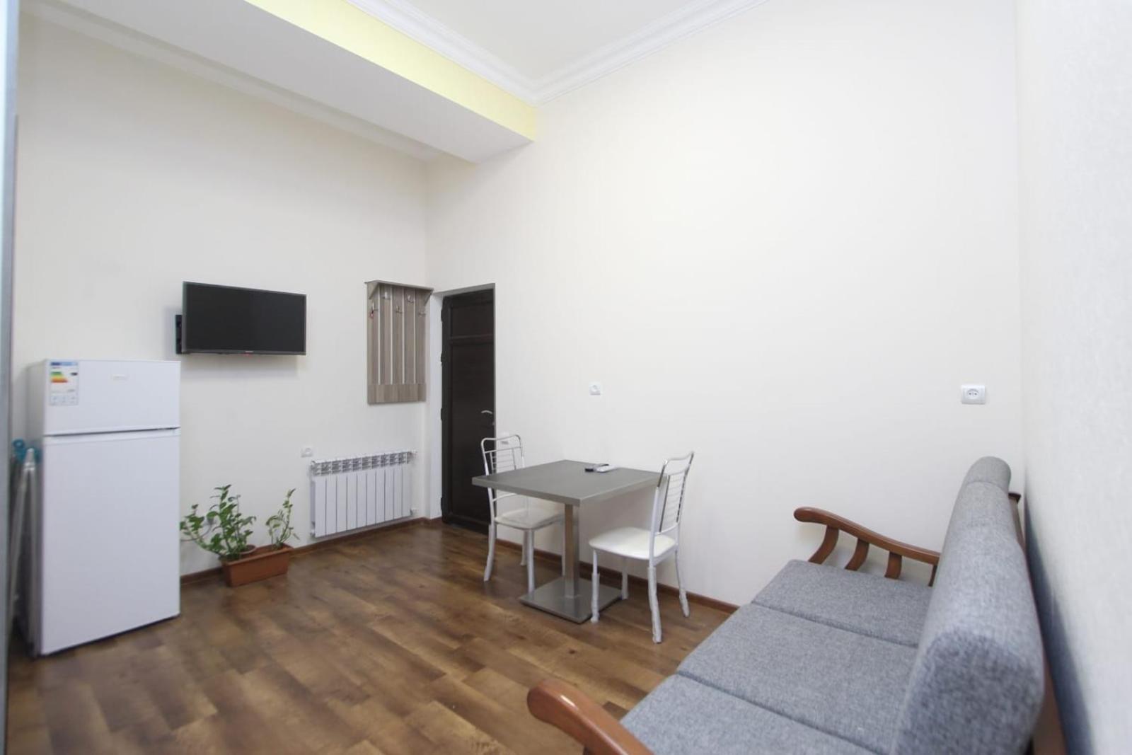 Modern Apartments And Tours Yerevan Bagian luar foto