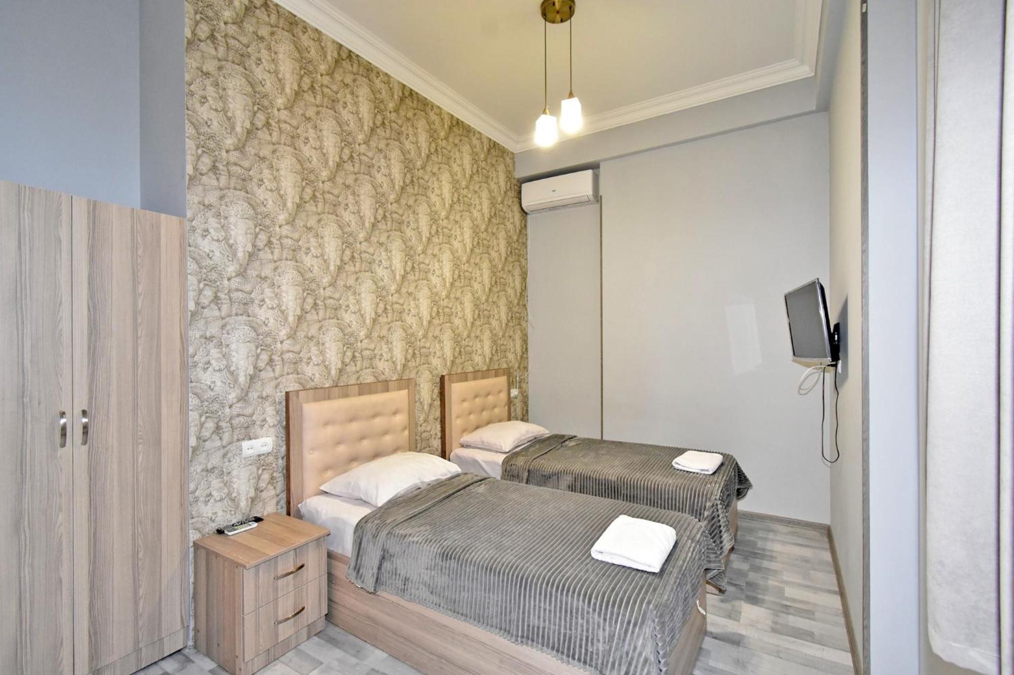Modern Apartments And Tours Yerevan Bagian luar foto