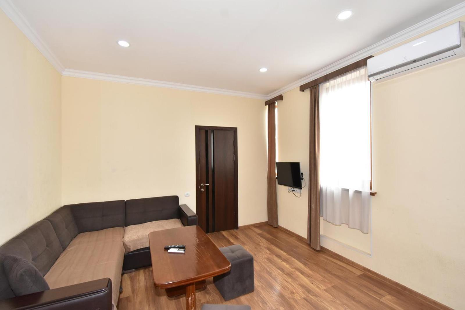 Modern Apartments And Tours Yerevan Bagian luar foto