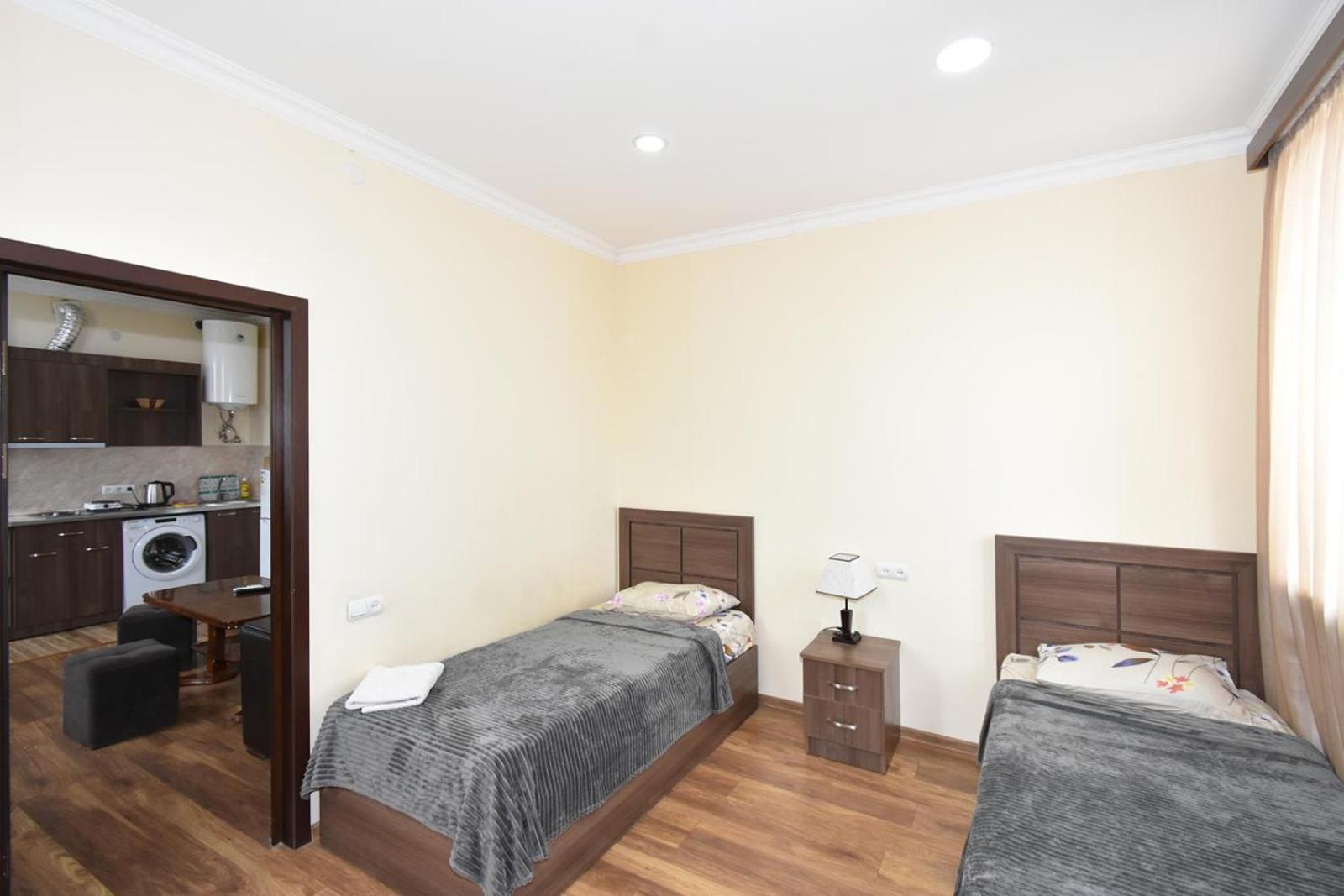 Modern Apartments And Tours Yerevan Bagian luar foto