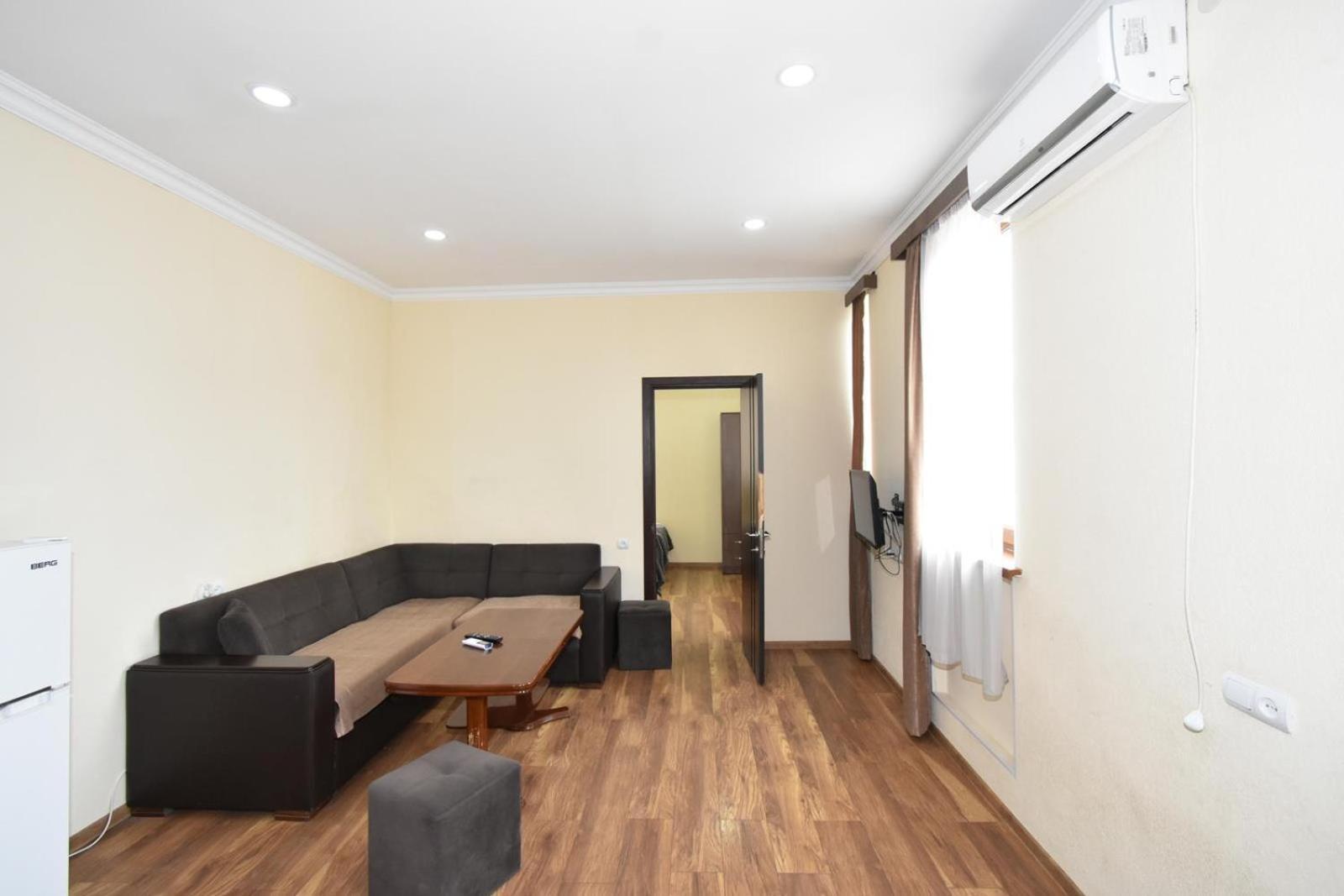 Modern Apartments And Tours Yerevan Bagian luar foto