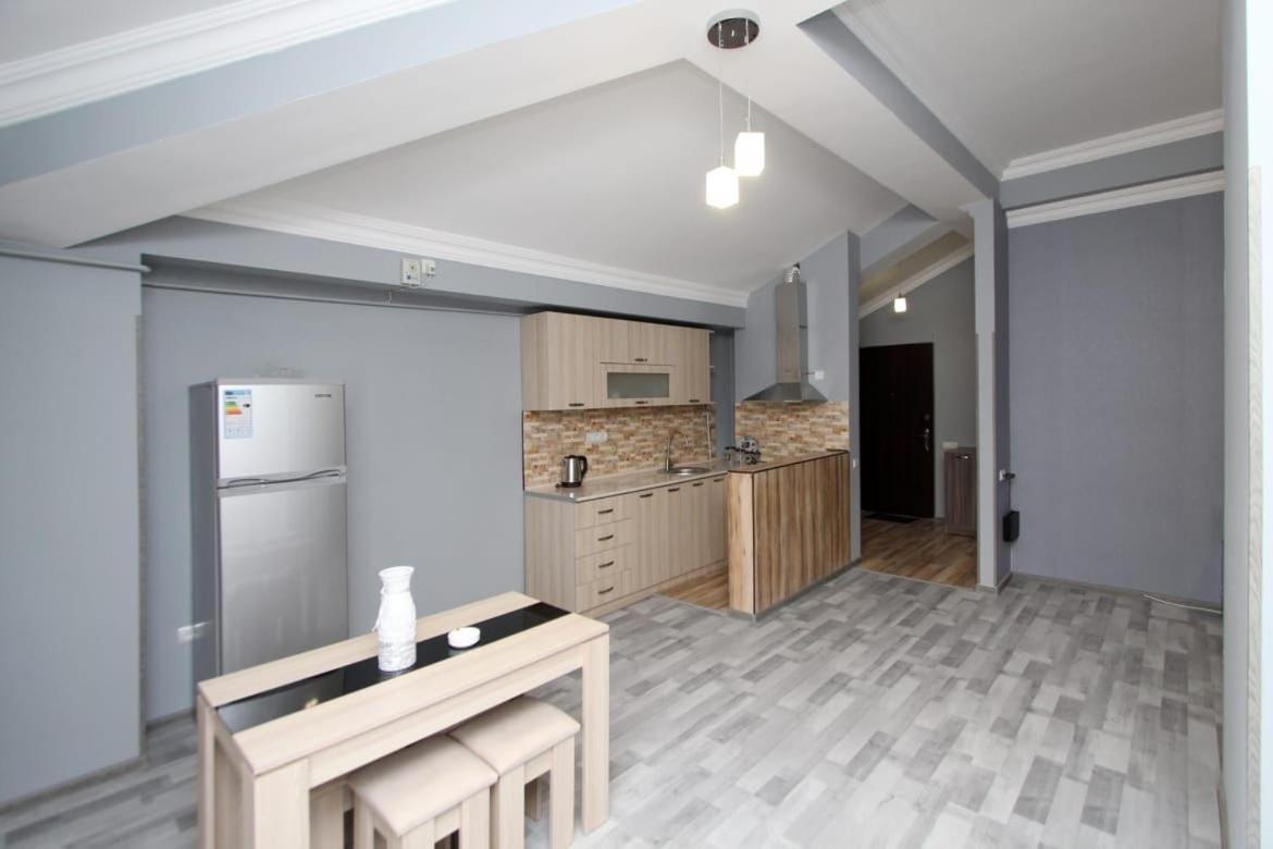 Modern Apartments And Tours Yerevan Bagian luar foto